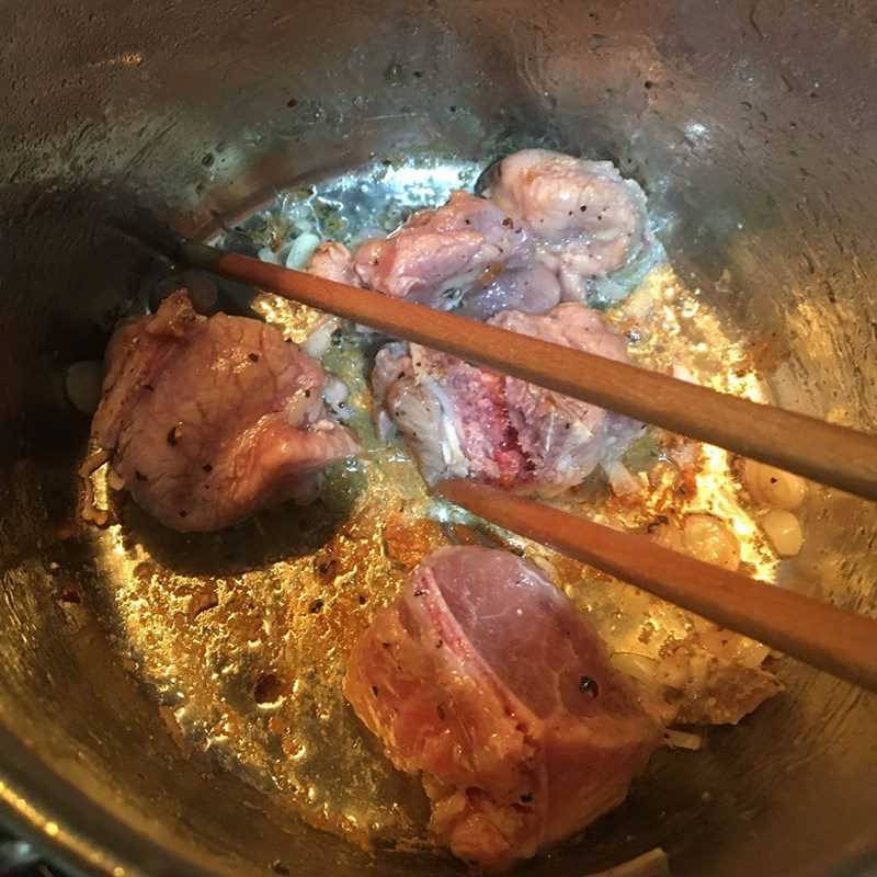 Step 3 Cook the soup Carrot soup with pork bones