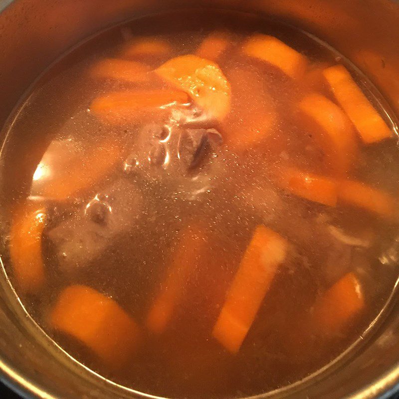 Step 3 Cook the soup Carrot soup with pork bones