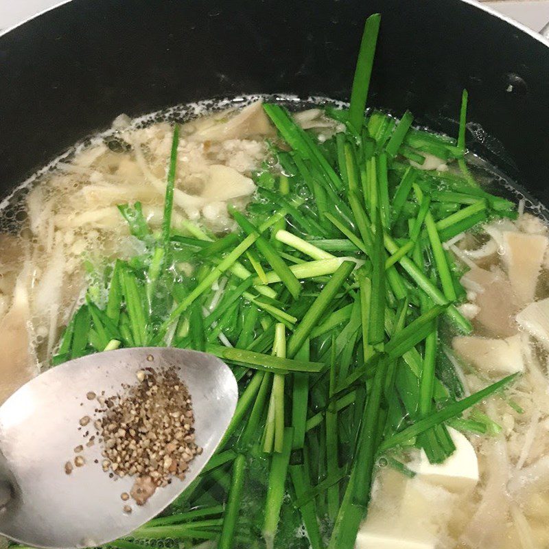 Step 3 Cooking the soup Mushroom tofu soup with chives and minced meat