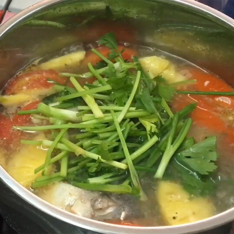 Step 4 Cooking soup with pomelo fish