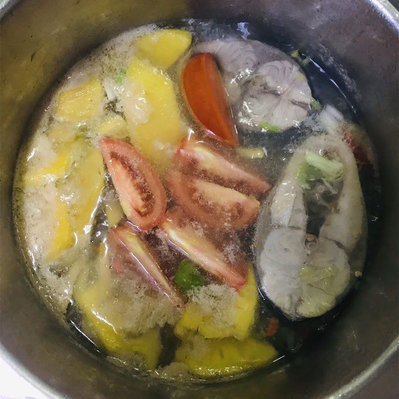 Step 3 Cook the soup Pomfret soup (recipe shared by users)