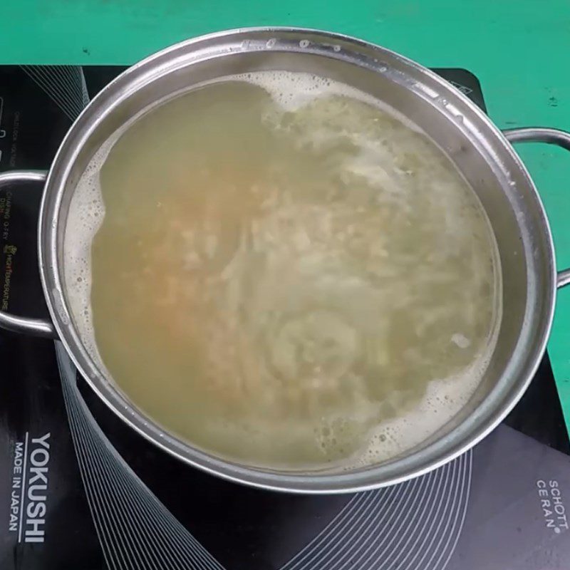 Step 2 Cooking water spinach soup with dried shrimp