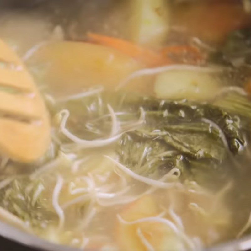 Step 3 Cook the soup Sour shrimp soup