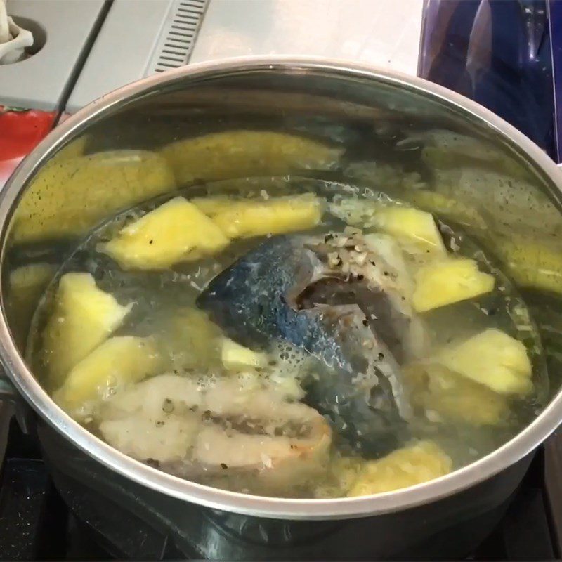 Step 4 Cooking soup with pomelo fish