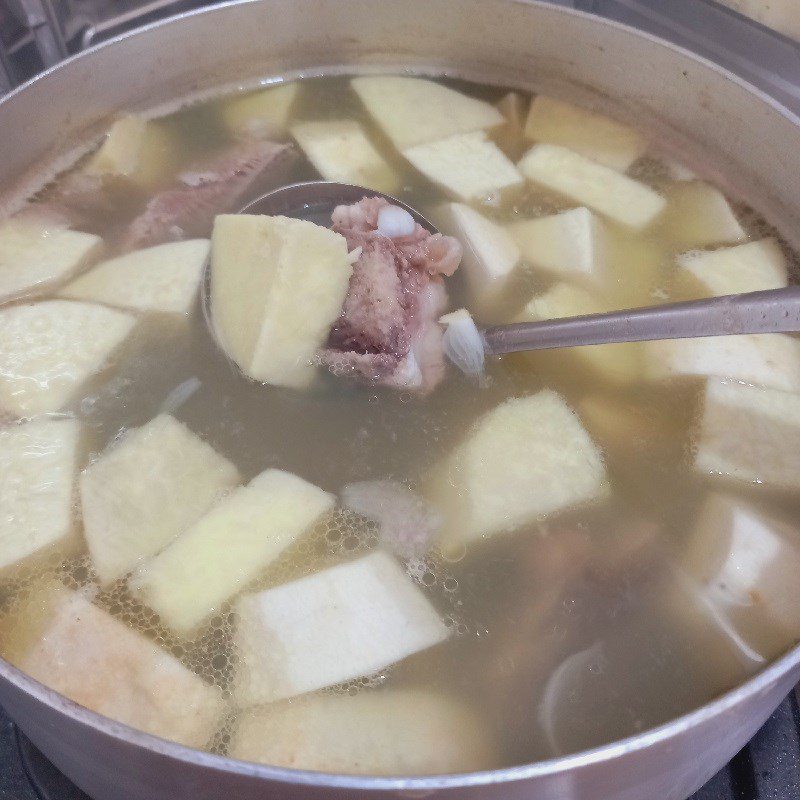 Step 2 Cook the soup Taro soup with pork bones