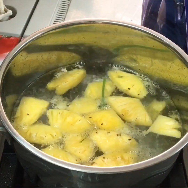 Step 4 Cooking soup with pomelo fish