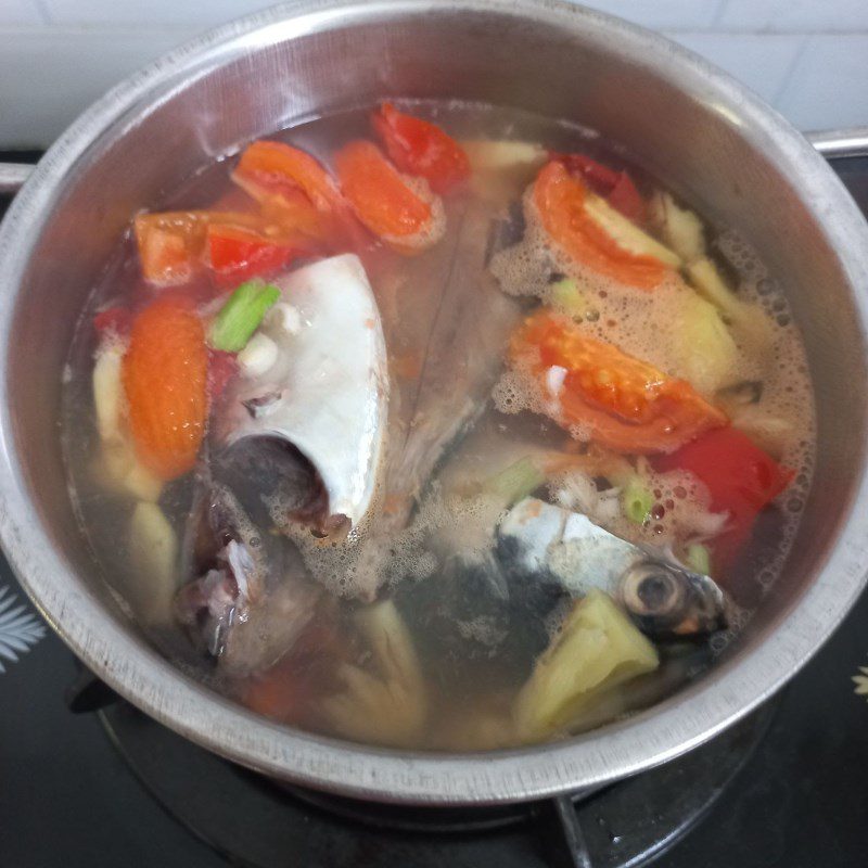 Step 4 Cook the soup Fish soup with pineapple