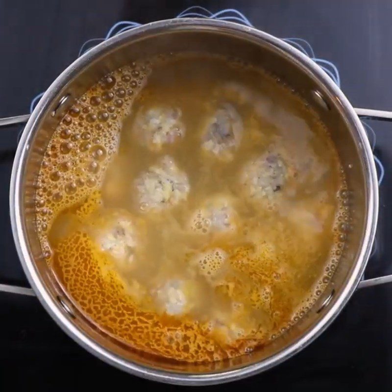 Step 3 Cook the soup Broccoli soup with shrimp balls and lotus seeds