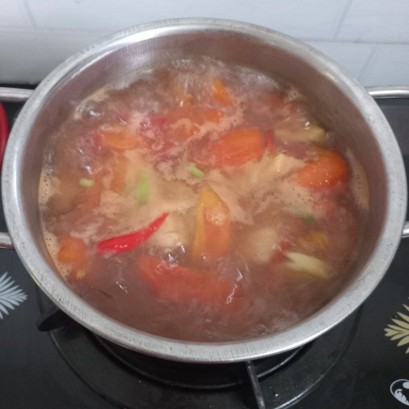 Step 4 Cook the soup Fish soup with pineapple