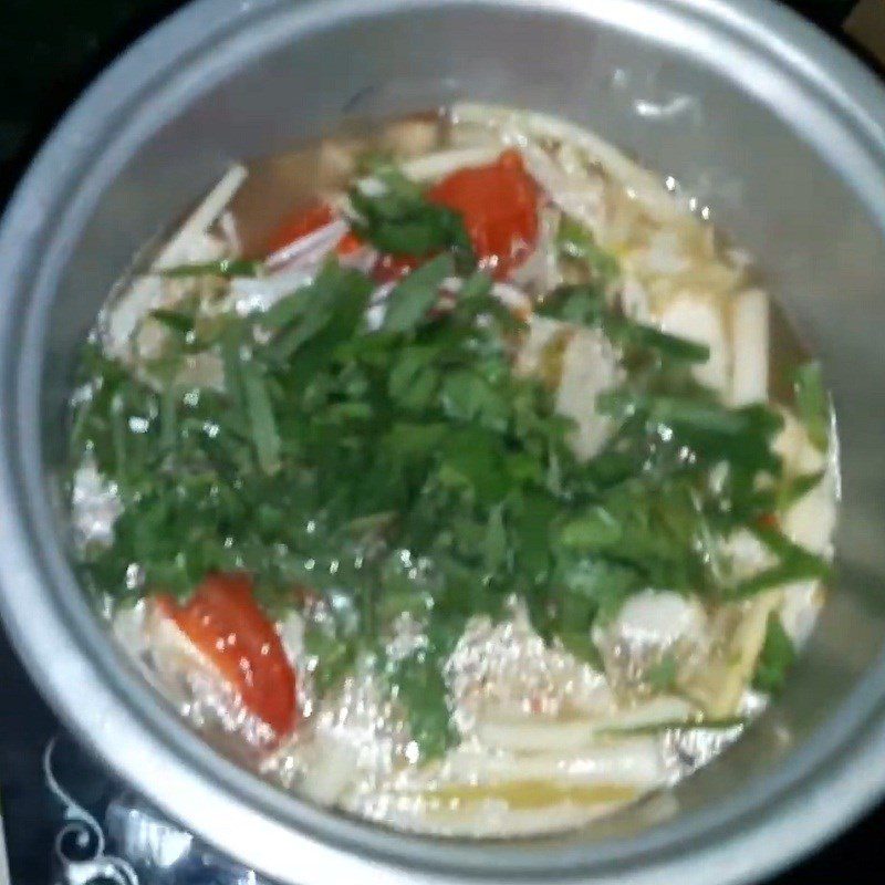 Step 3 Cook the soup for sour fish soup