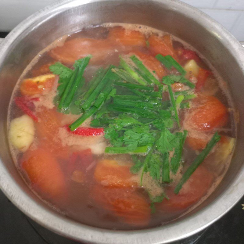 Step 4 Cook the soup Fish soup with pineapple