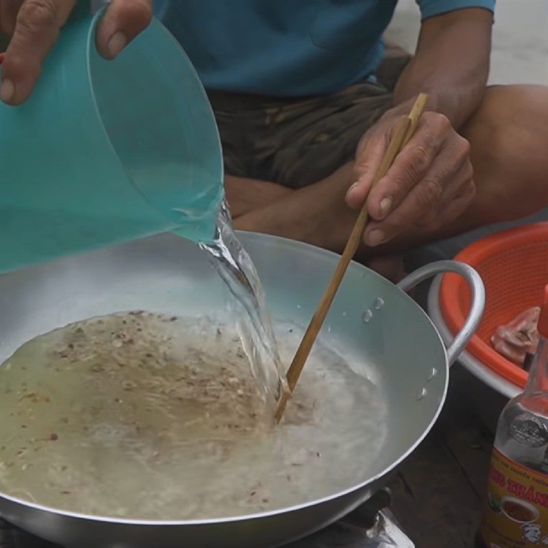 Step 3 Cook the soup for sour fish soup