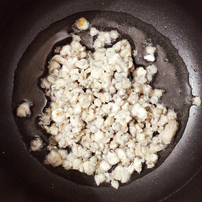 Step 3 Cook the soup Clam soup with water spinach