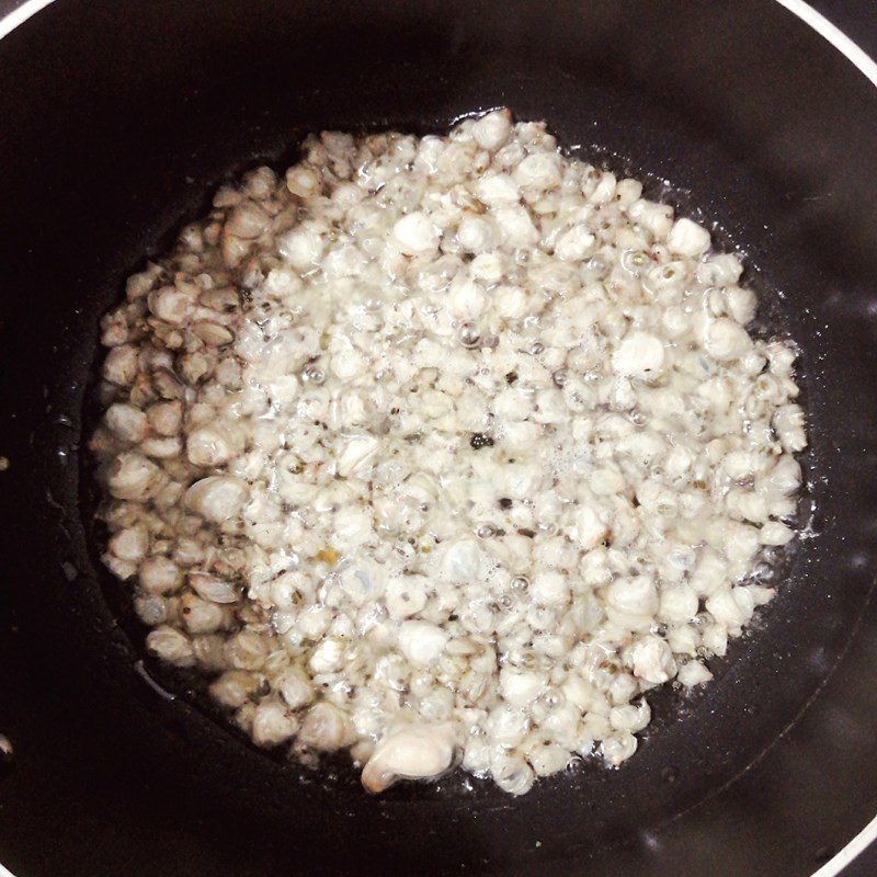 Step 3 Cook the soup Clam soup with water spinach