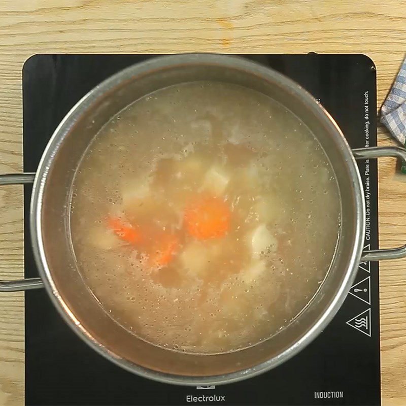 Step 3 Cook the soup for Lotus Seed Soup