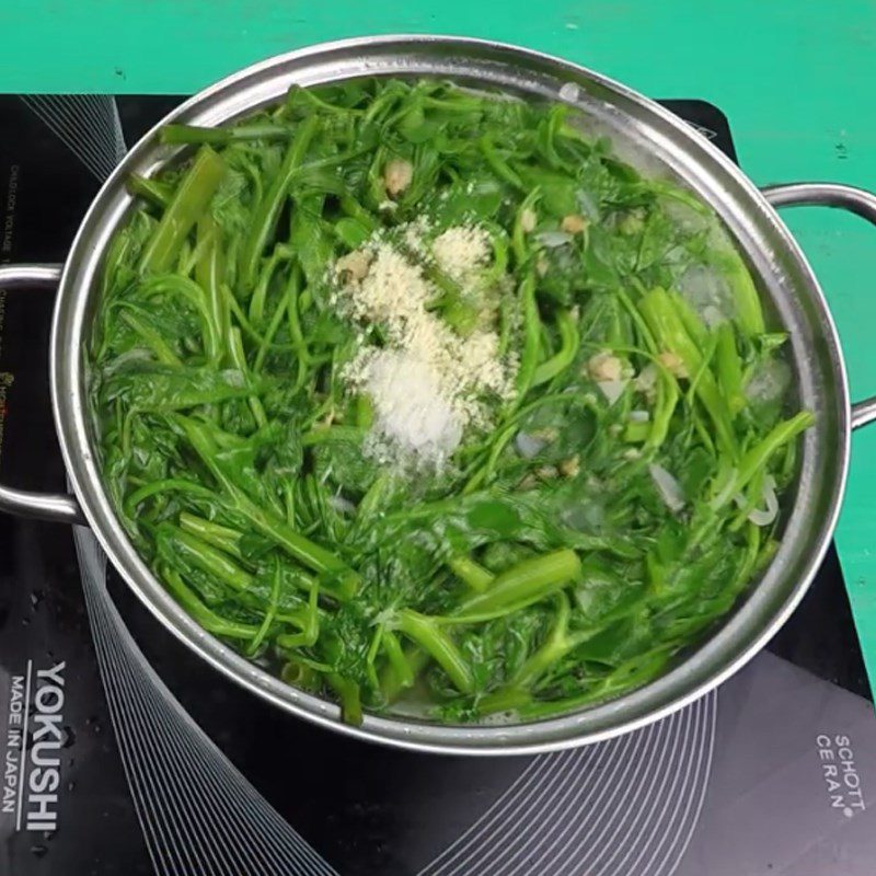 Step 2 Cooking water spinach soup with dried shrimp