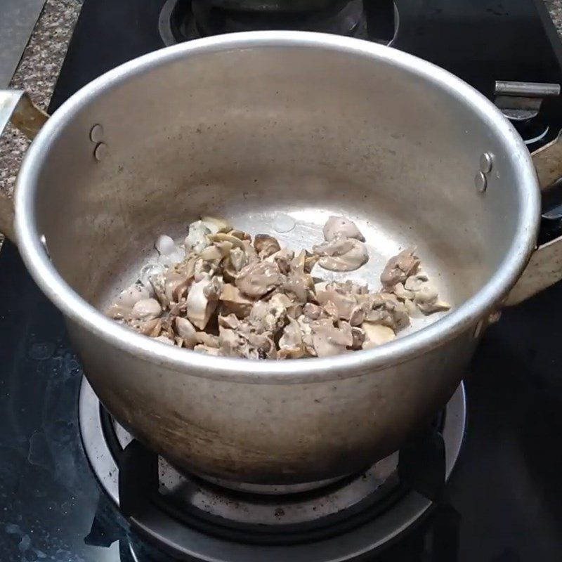 Step 4 Cooking the soup Clam soup with vegetable