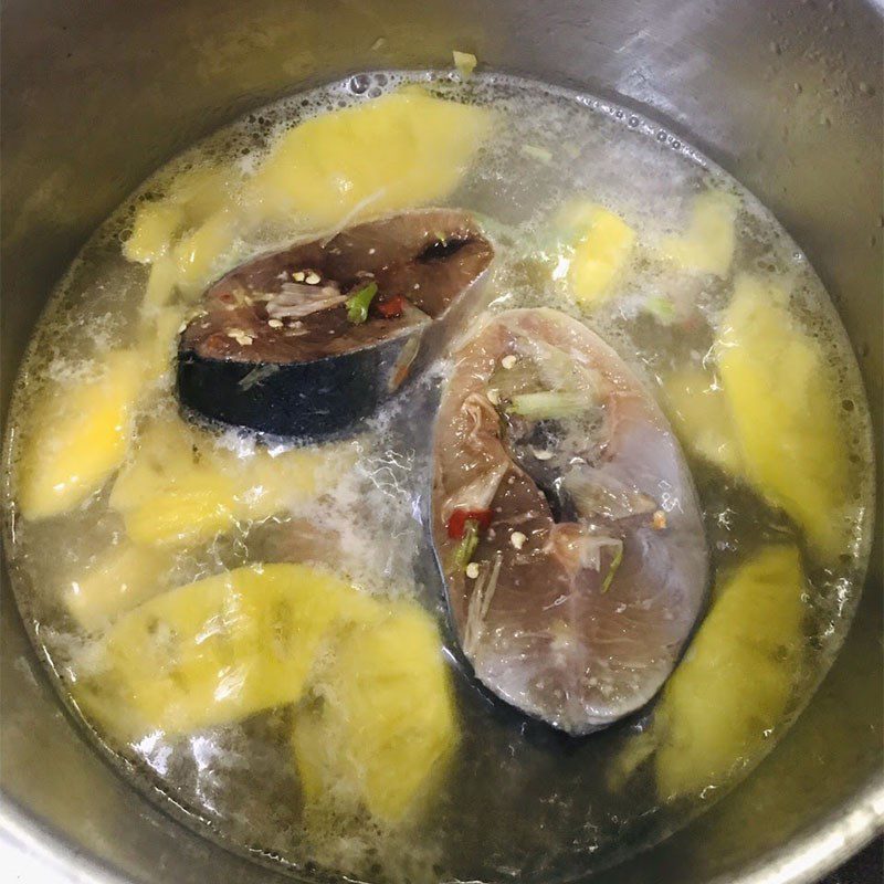 Step 3 Cook the soup Pomfret soup (recipe shared by users)