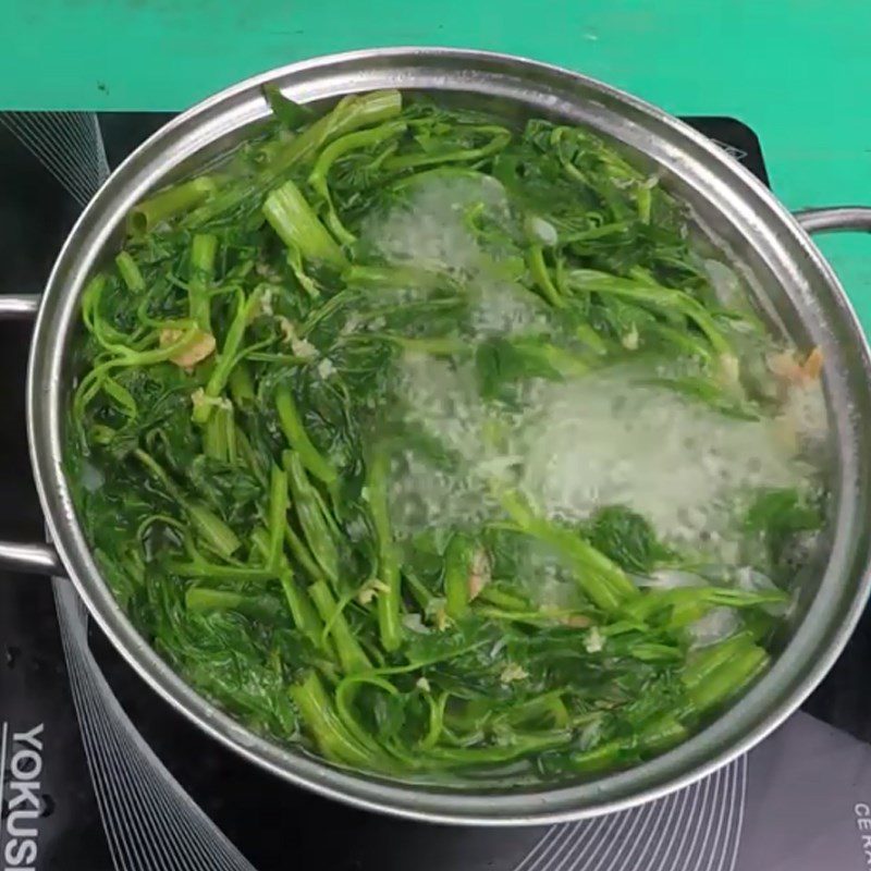 Step 2 Cooking water spinach soup with dried shrimp