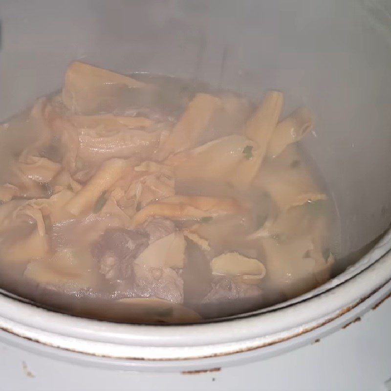 Step 5 Cook the soup Bamboo shoot soup with pork bones