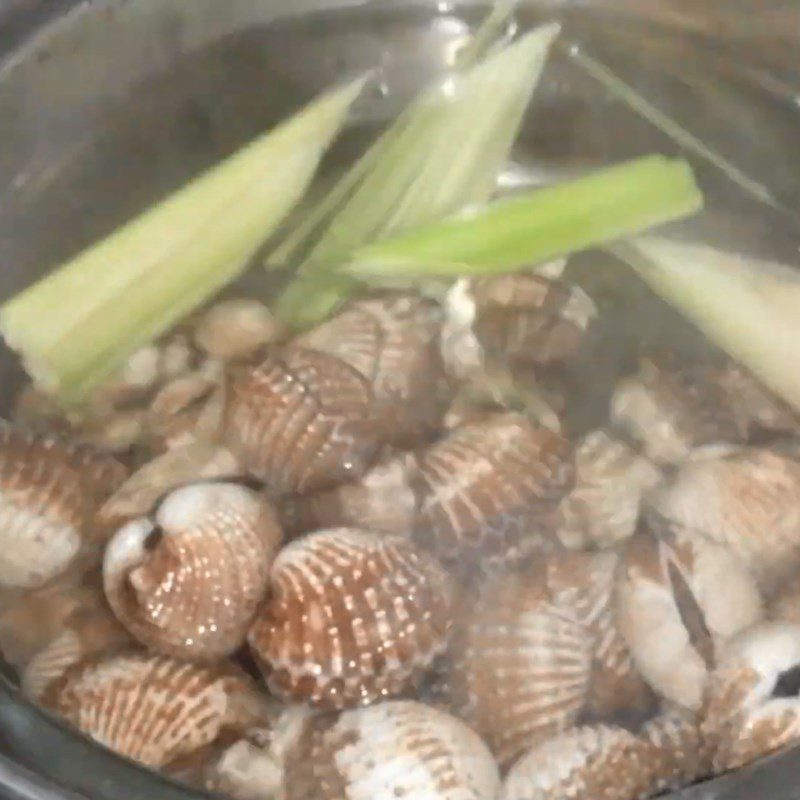 Step 3 Cook the soup Blood clam soup