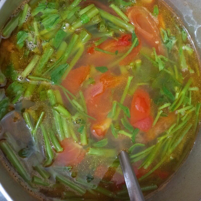 Step 3 Cooking the soup Sour shrimp soup with water spinach