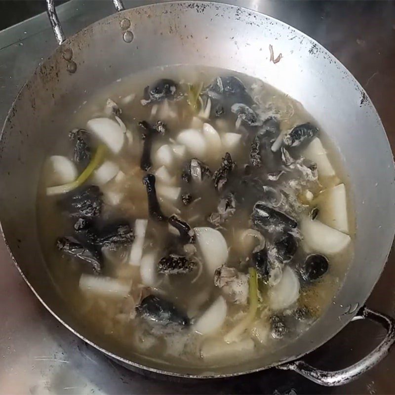 Step 3 Cook the soup Black chicken soup with salted lemon