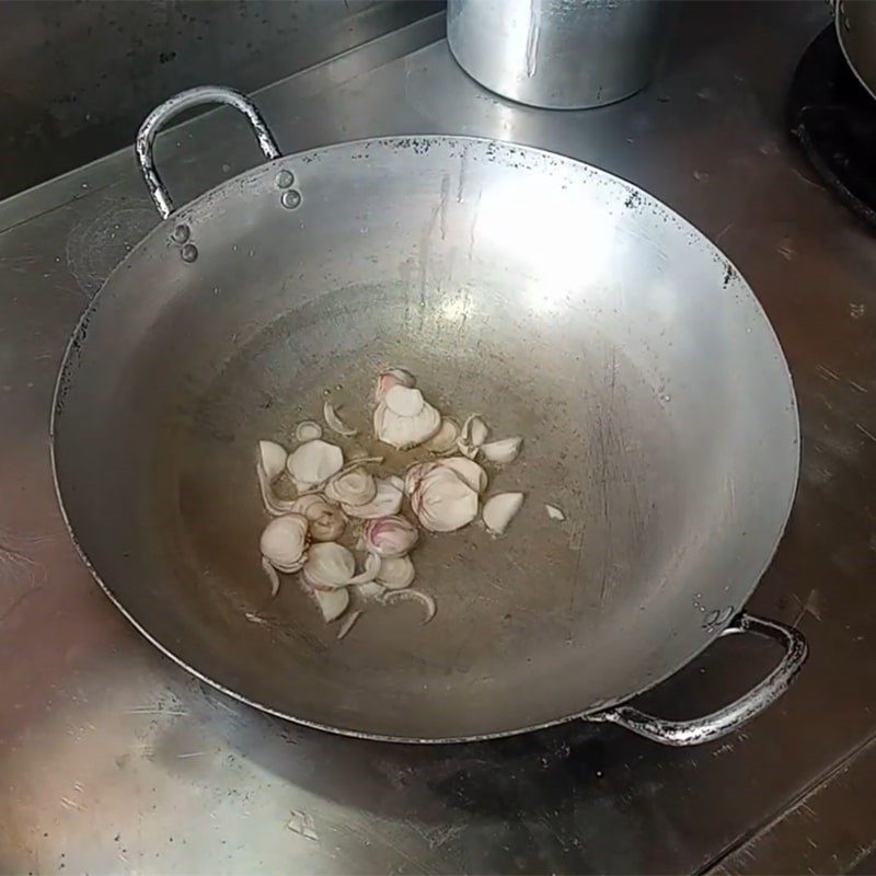 Step 3 Cook the soup Black chicken soup with salted lemon