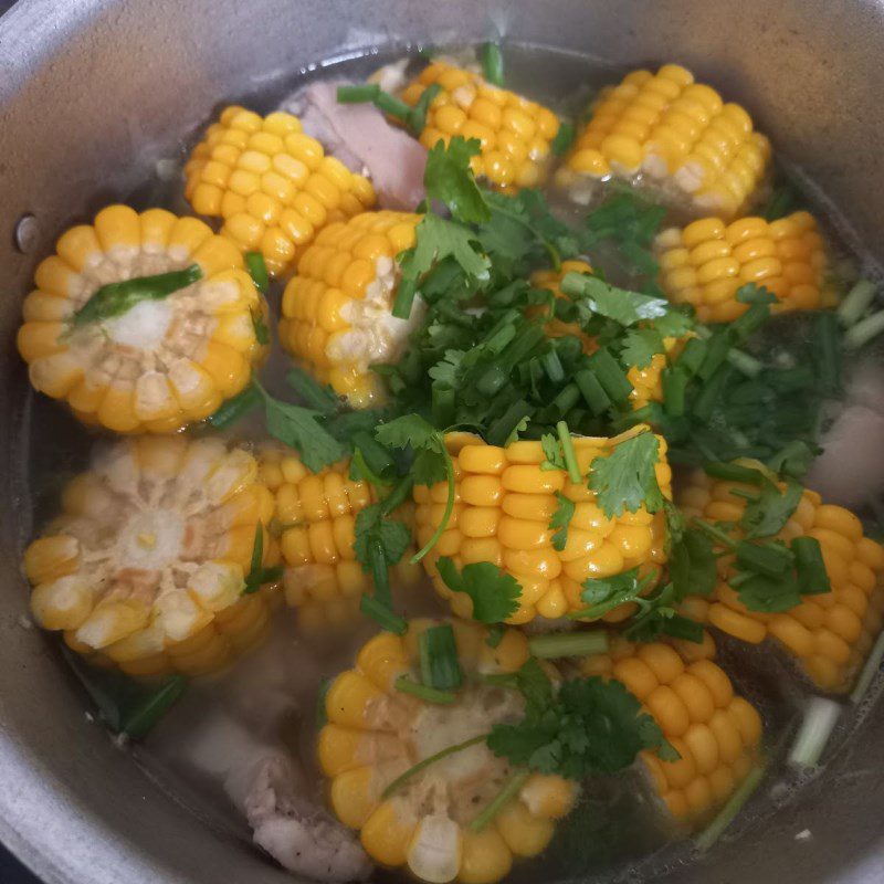 Step 3 Cook the soup Pork leg soup with corn