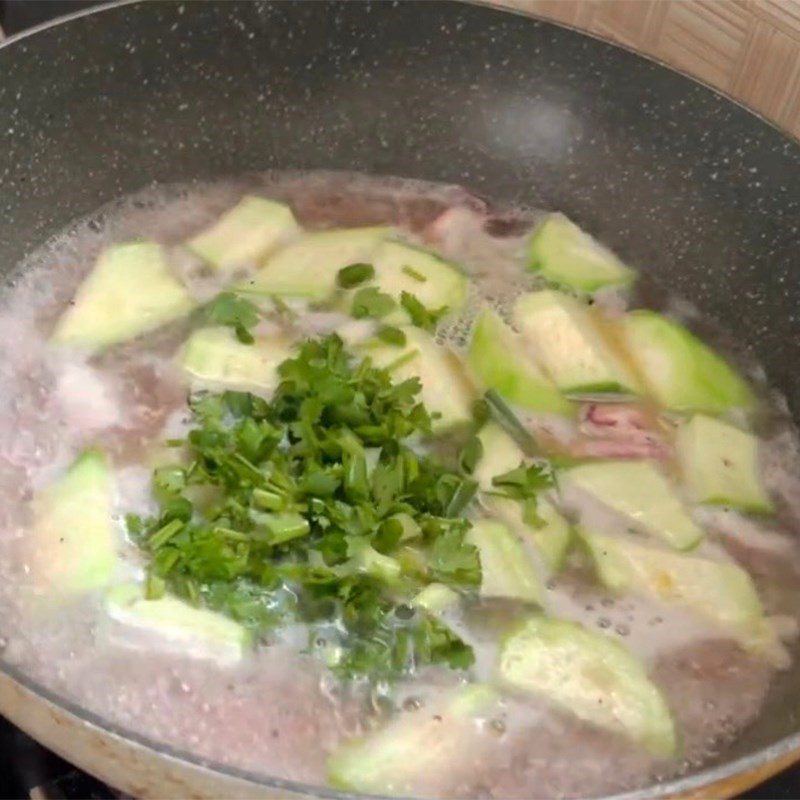 Step 2 Cook the soup Gourd soup with squid