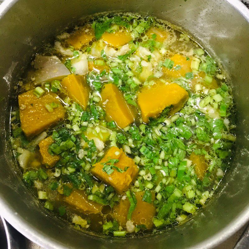 Step 3 Cooking pumpkin soup with minced meat