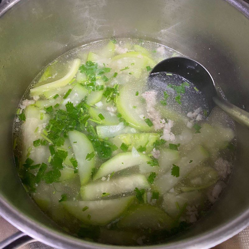 Step 3 Cooking bottle gourd soup with minced meat Bottle gourd soup with minced meat