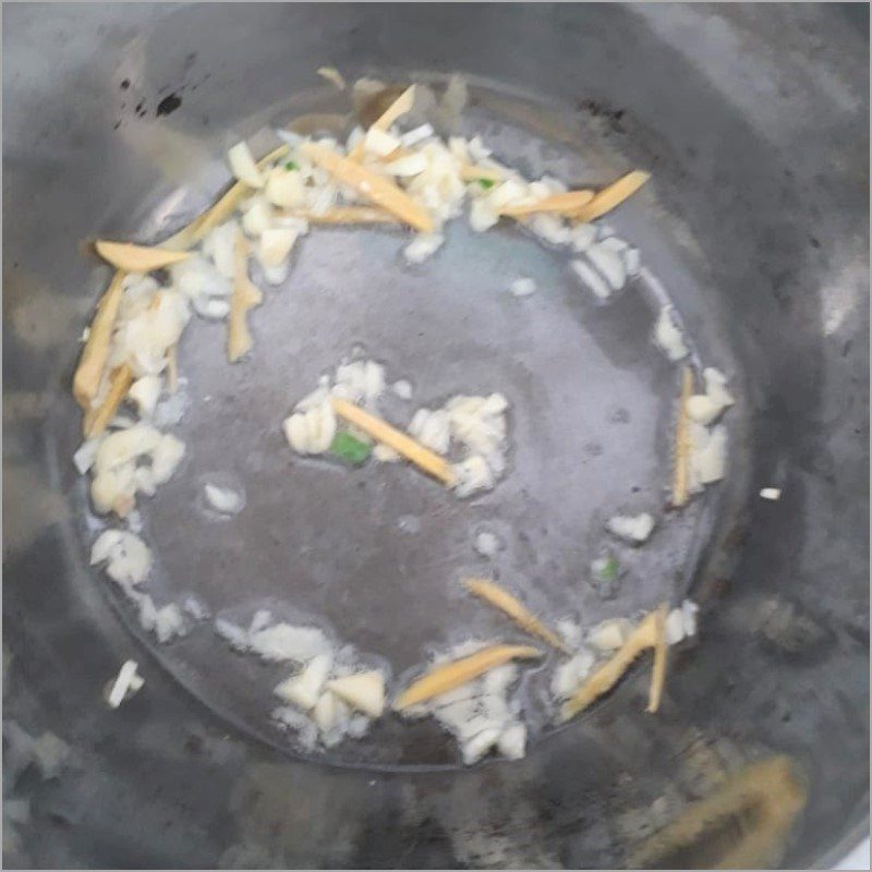 Step 2 Cooking sweet potato fish soup with green mustard Sweet potato fish soup with green mustard