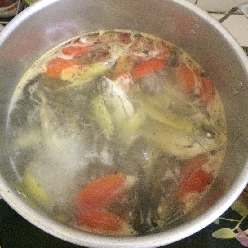 Step 3 Cooking a sour fish soup with fish kình