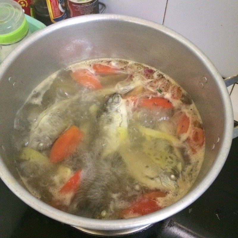 Step 3 Cook the fragrant fish soup for sour fish soup