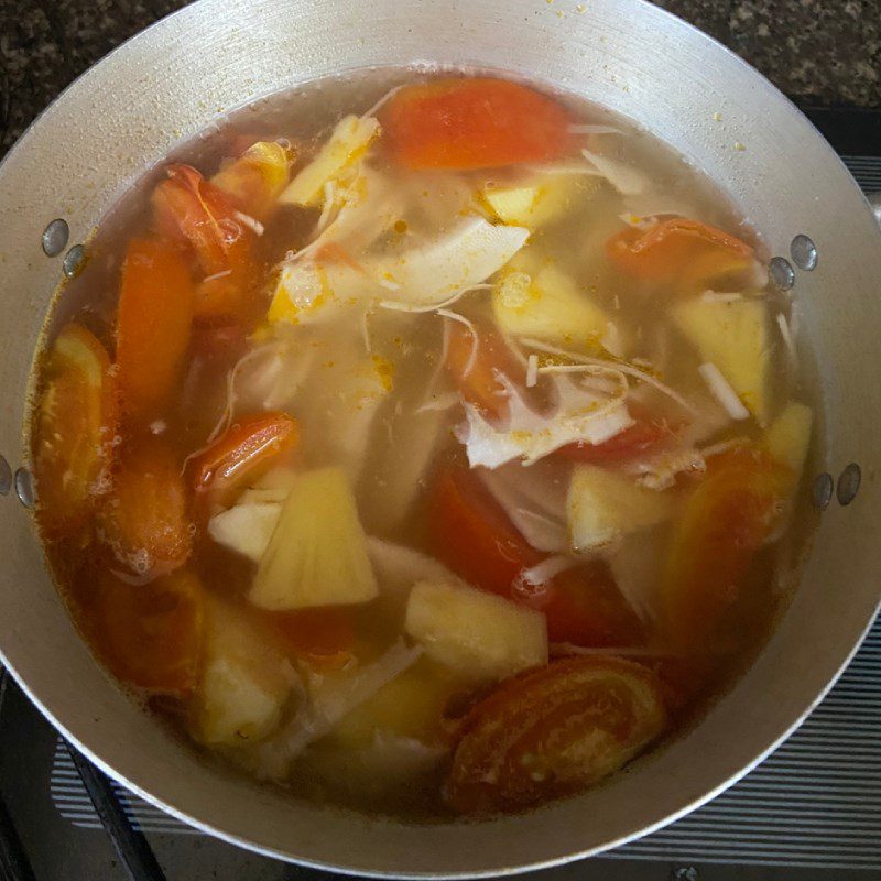 Step 3 Cook the sour snakehead fish soup Sour snakehead fish soup