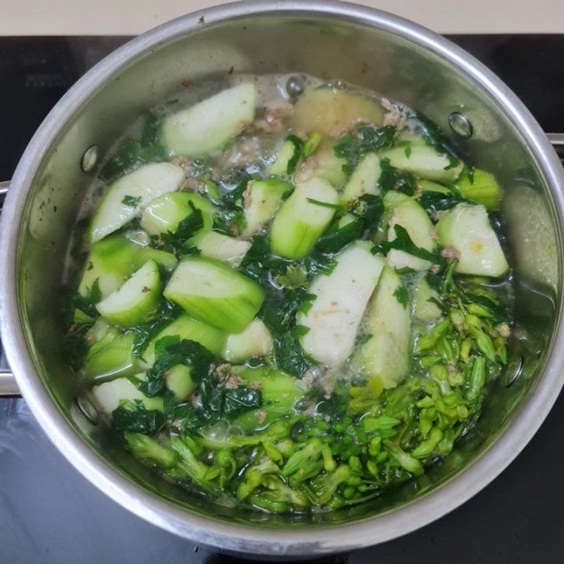 Step 3 Cook the gourd soup with crab Gourd soup with crab