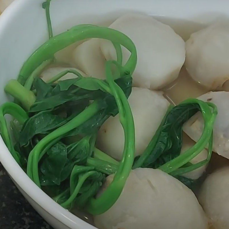 Step 4 Cooking crab soup with water spinach Crab soup cooked with water spinach