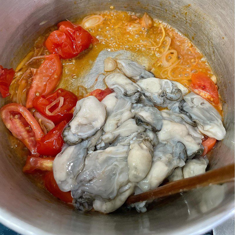 Step 3 Cook oyster soup with betel leaves