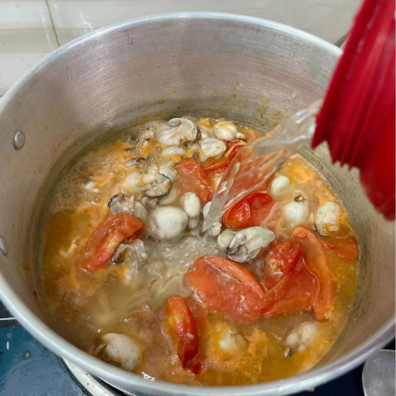 Step 3 Cook oyster soup with betel leaves