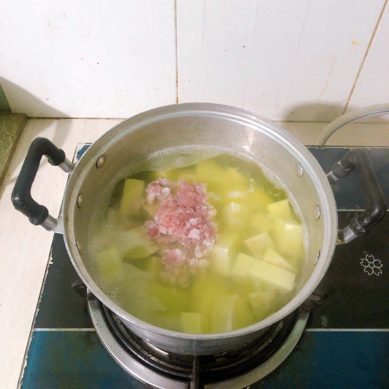 Step 2 Cooking taro soup with minced meat Taro soup with minced meat