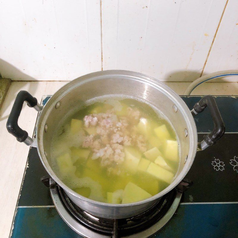 Step 2 Cooking taro soup with minced meat Taro soup with minced meat