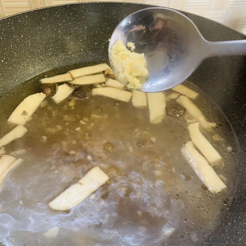 Step 2 Cook minced beef seaweed soup