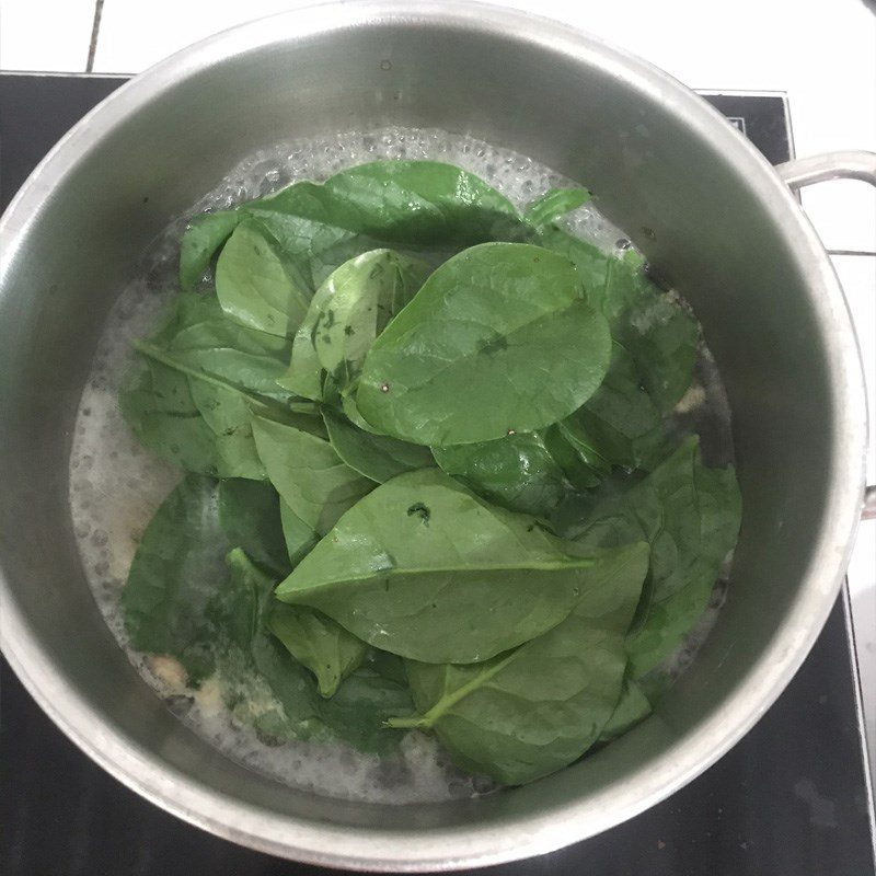 Step 3 Cooking shrimp soup with water spinach Water spinach soup cooked with shrimp