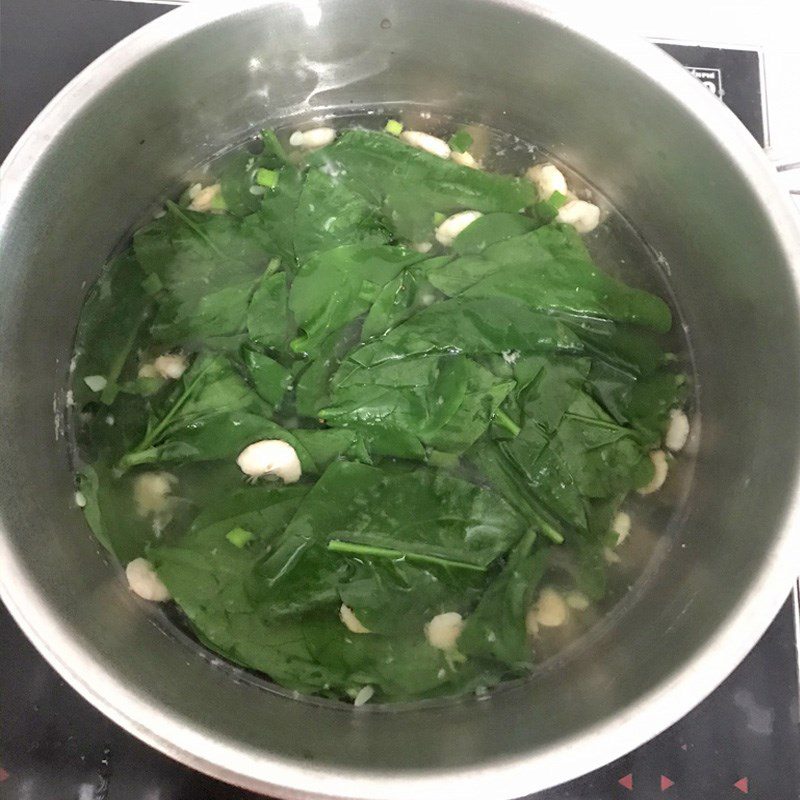 Step 3 Cooking shrimp soup with water spinach Water spinach soup cooked with shrimp