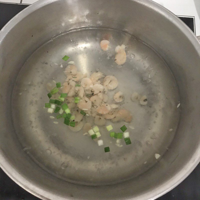 Step 3 Cooking shrimp soup with water spinach Water spinach soup cooked with shrimp