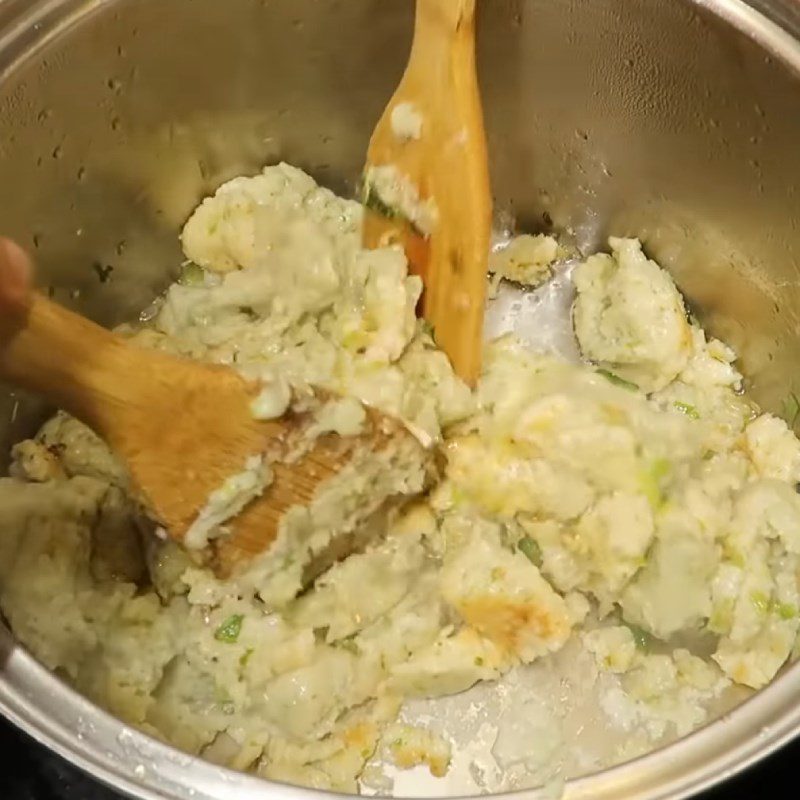 Step 4 Cook asparagus shrimp soup