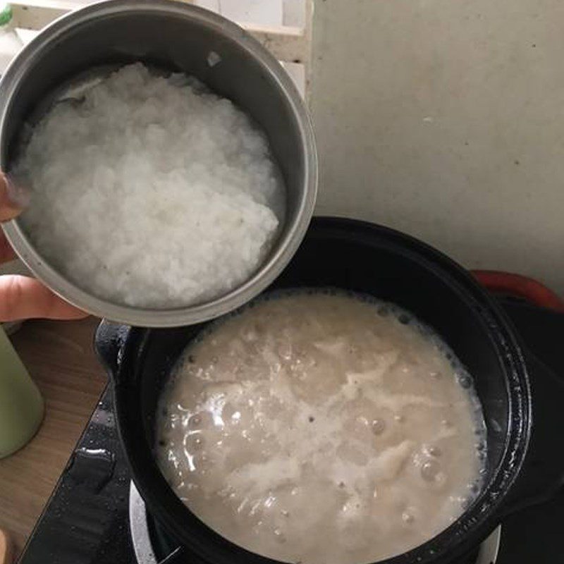 Step 3 Cook the porridge Salmon porridge with taro