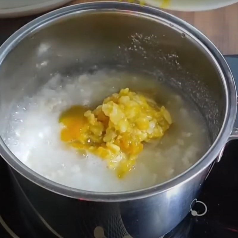 Step 4 Cooking porridge Chicken pumpkin lotus seed porridge