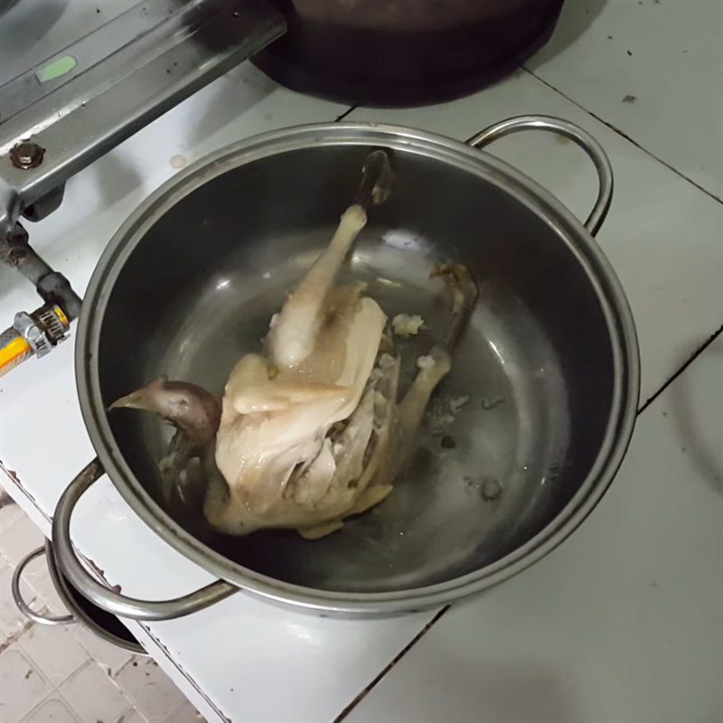 Step 4 Cooking chicken porridge Chicken porridge with mushroom and mung bean